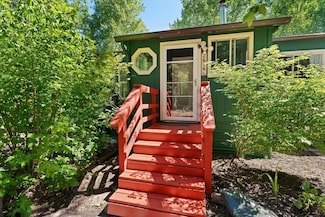 2616 Pine Grove Dr, Mount Shasta, CA 96067