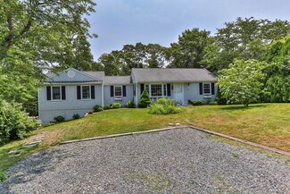 2 Uncle Zlotis Rd, Chatham, MA 02633