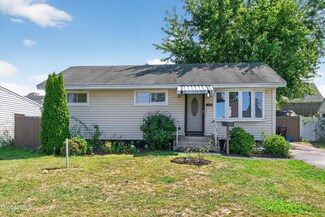 12 O'Neil St, Troy, NY 12180