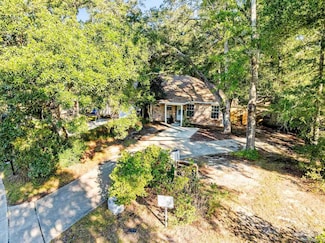 6898 Kapok Dr, Milton, FL 32583