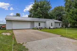 3135 115th St, Riverside, IA 52327