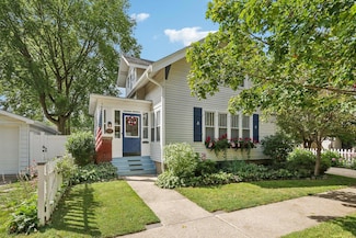 1116 Dodge St, Lake Geneva, WI 53147