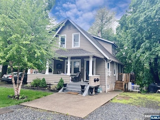 482 Louisa Ave, Wyckoff, NJ 07481