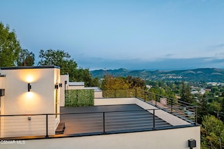 28333 Foothill Dr, Agoura Hills, CA 91301