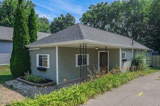 4129 Long Lake Dr, Portage, MI 49002