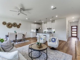 5621 Woodlands Dr, the Colony, TX 75056