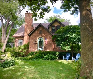415 S Gables Blvd, Wheaton, IL 60187