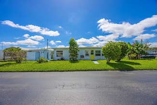 8904 Palm St, Boynton Beach, FL 33436