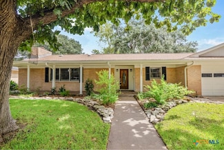 104 Warwick Glen St, Victoria, TX 77904