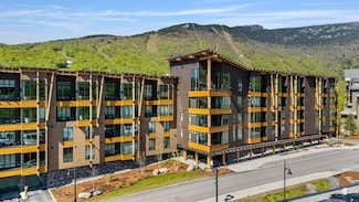 69 Hourglass Dr Unit 205, Stowe, VT 05672