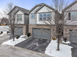3240 N Heritage Ln, Arlington Heights, IL 60004