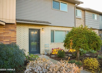 100 N 56th Ave Unit 2, Yakima, WA 98908