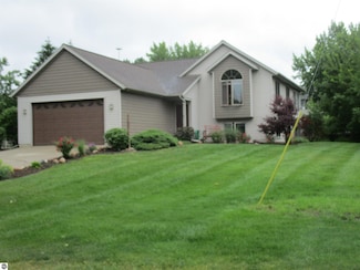 4170 Riverview Dr, Alma, MI 48801