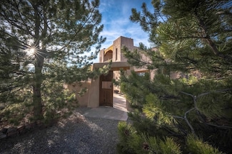 10 Los Cordovas Rd, Taos, NM 87571