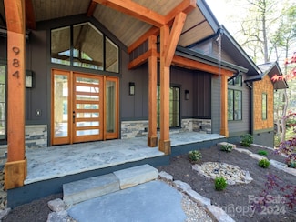 984 Eagle Lake Dr, Brevard, NC 28712