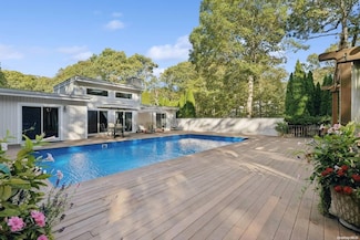 84 Montauk Hwy, Westhampton, NY 11977