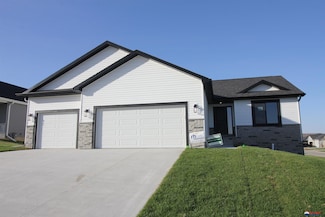 8840 Emma Dr, Lincoln, NE 68510