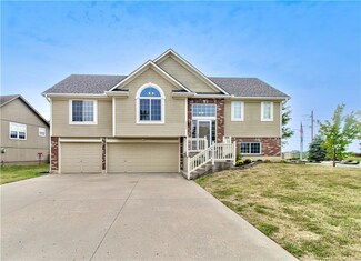2202 NE 24th St, Blue Springs, MO 64029