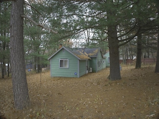 129 Columbus Ave, Houghton Lake, MI 48629