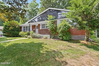 3 Roberts Ln, Saratoga Springs, NY 12866