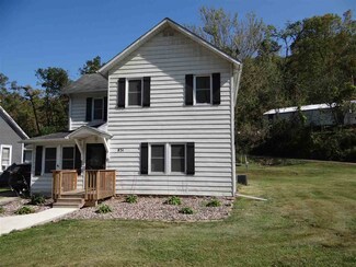 831 Walton St, Mc Gregor, IA 52157