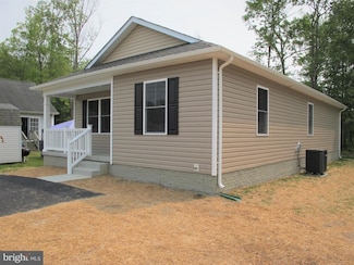 141 9th St, Colonial Beach, VA 22443