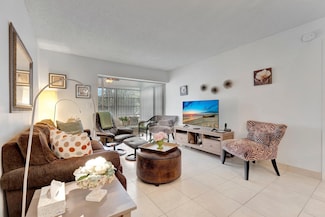 2950 NW 46th Ave Unit 211C, Lauderdale Lakes, FL 33313