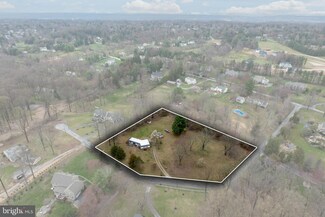 2 Skyline Dr, Malvern, PA 19355