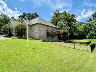 1201 Carruthers Hill Dr, Morrilton, AR 72110