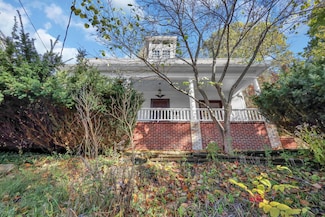 438 W College St, Granville, OH 43023