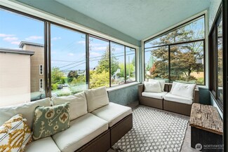 135 N 46th St Unit 402, Seattle, WA 98103