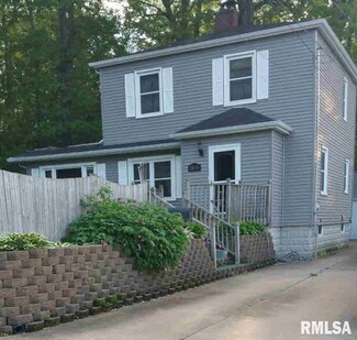 1018 44th St, Rock Island, IL 61201