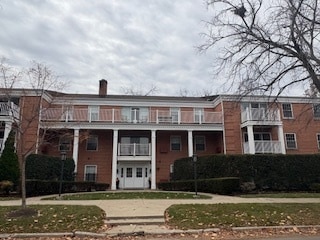 90 6th Ave Unit 209, La Grange, IL 60525