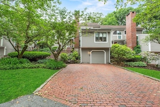 4 Benjamin Place, Chestnut Hill, MA 02467