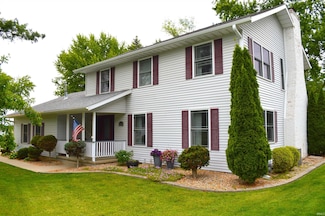 12018 N Woodland Acres Dr, Syracuse, IN 46567