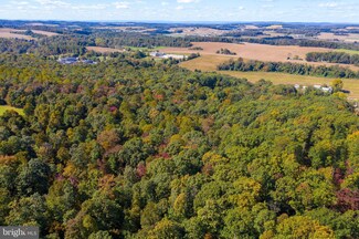 3385 Woodland Ln, Glen Rock, PA 17327