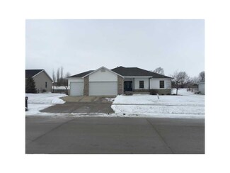 419 Prairie View Cir, Fairfax, IA 52228