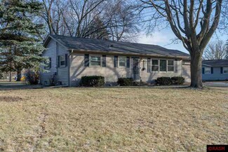 1621 Clare Ct, North Mankato, MN 56003