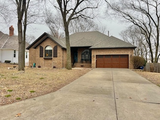 787 W Kingsway Dr, Springfield, MO 65810