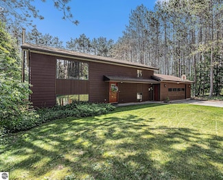 4209 Bridlewood Dr, Traverse City, MI 49685