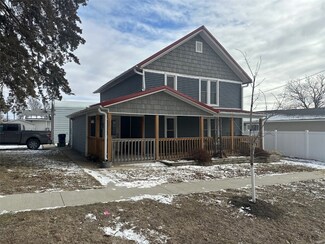 108 S Cherry St, Mechanicsville, IA 52306