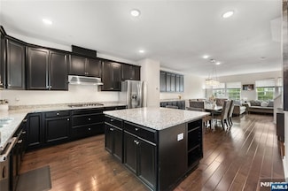 12 Marshall Ln, Wood Ridge, NJ 07075