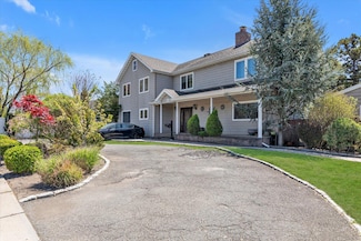 580 Foxhurst Rd, Baldwin, NY 11510