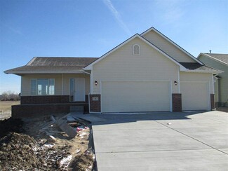 8 Ember Way Cir, Hesston, KS 67062