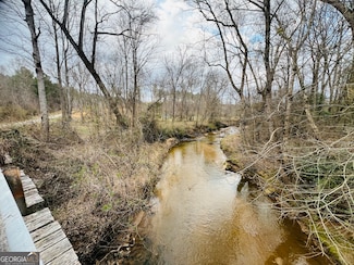 1904 Calhoun Rd, Dewy Rose, GA 30634