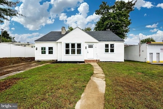 13 W Lake Ave, Blackwood, NJ 08012