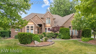 3953 Lake Forest Dr, Sterling Heights, MI 48314
