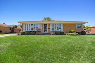 1721 W Kim Ave, Mount Prospect, IL 60056