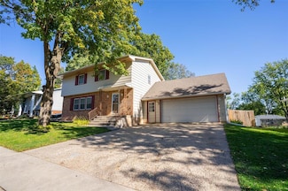 710 John Clinton Dr, Carlisle, IA 50047