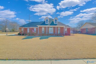 17984 Davis St, Athens, AL 35611
